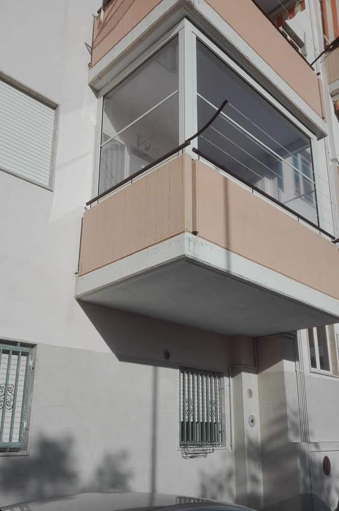 Camporeale Serramenti (Fabbro Camporeale) - Molfetta(Bari) - Realizzazioni  - Tende da sole per balconi e verande