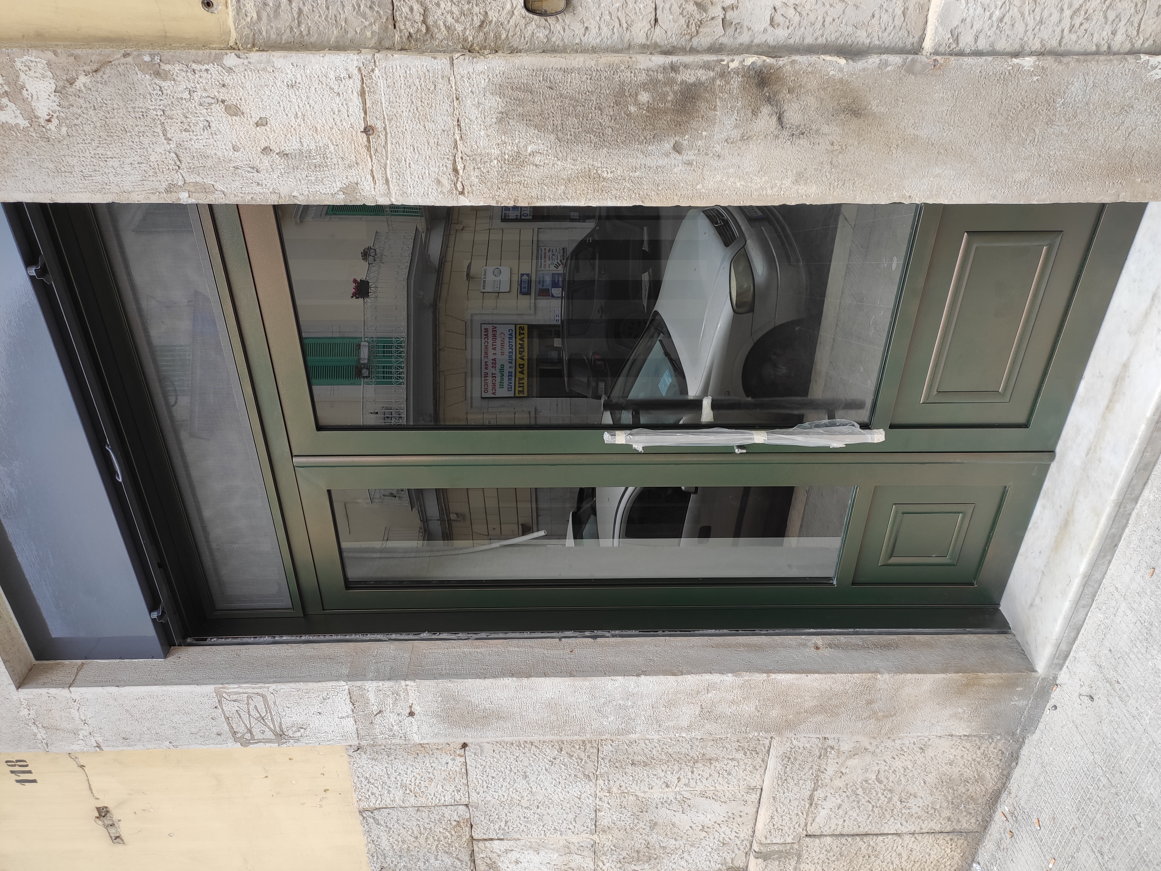 Realizzazione Porte vetrine blindate
